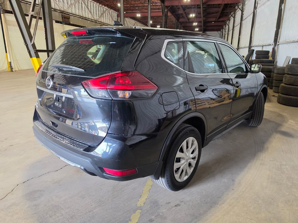 Used 2018 Nissan Rogue S image 2