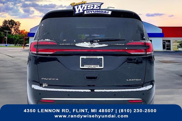 Used 2024 Chrysler Pacifica Limited image 4