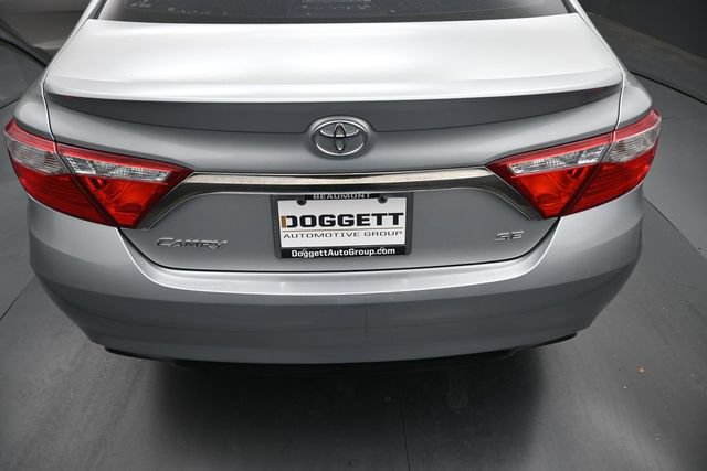 Used 2017 Toyota Camry SE FWD image 2