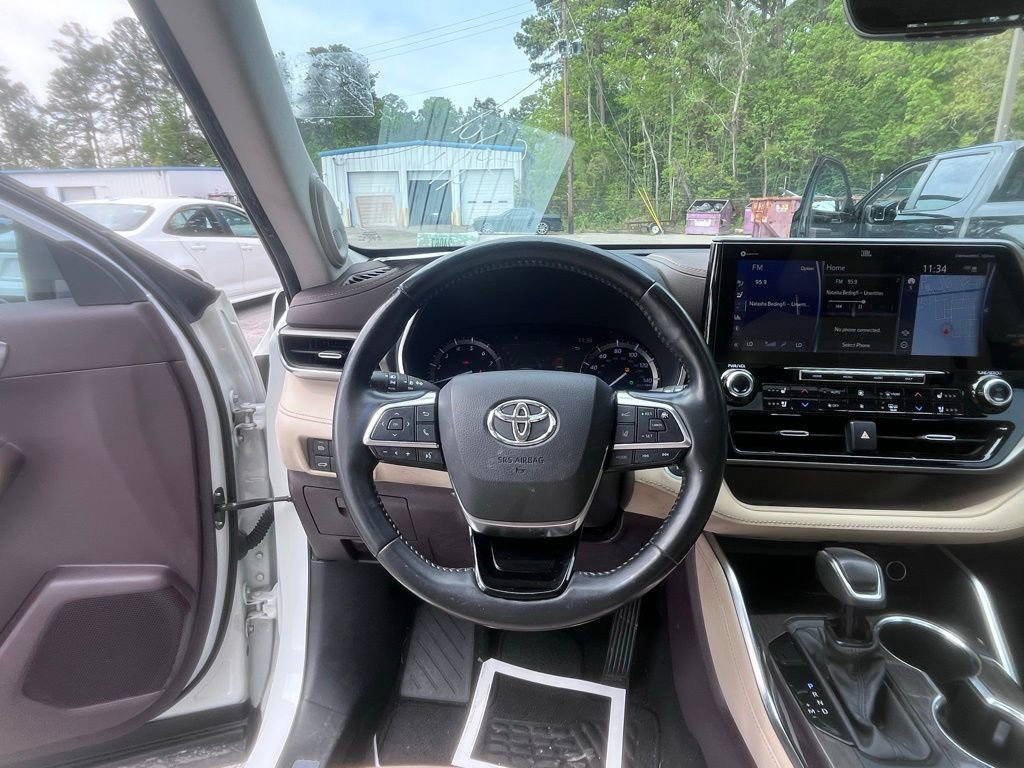 Used 2021 Toyota Highlander Limited image 10