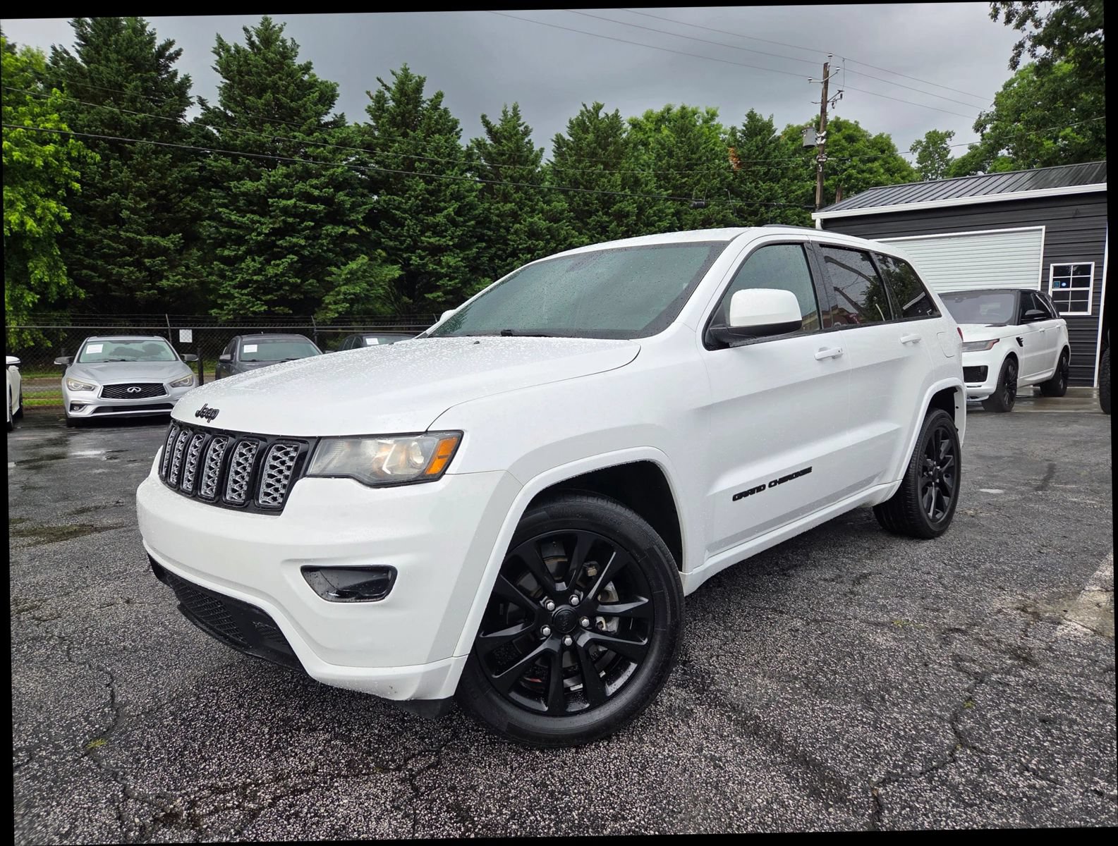 Used 2017 Jeep Grand Cherokee Altitude RWD image 1