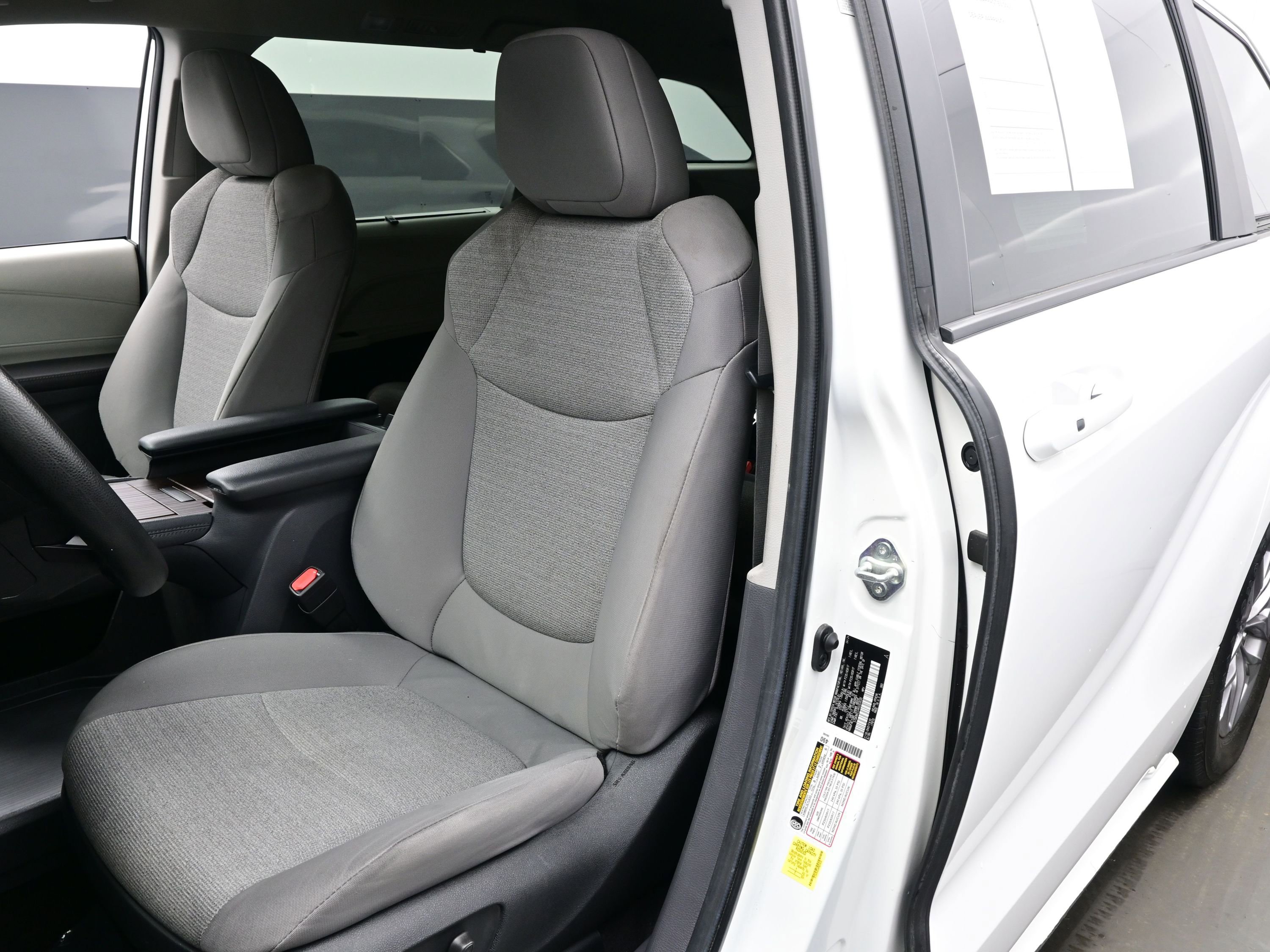 Used 2024 Toyota Sienna LE image 12