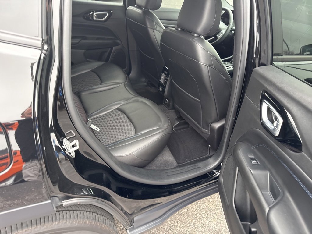 Used 2025 Jeep Compass Latitude w/ Altitude Special Edition image 13