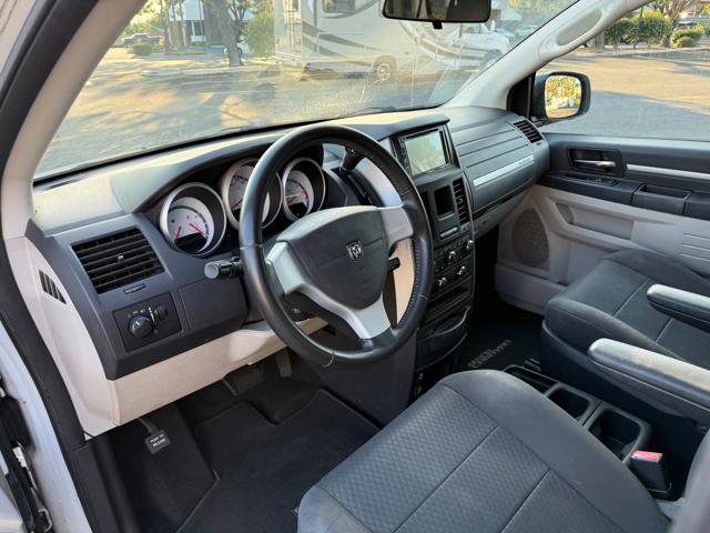 Used 2010 Dodge Grand Caravan Hero FWD image 13