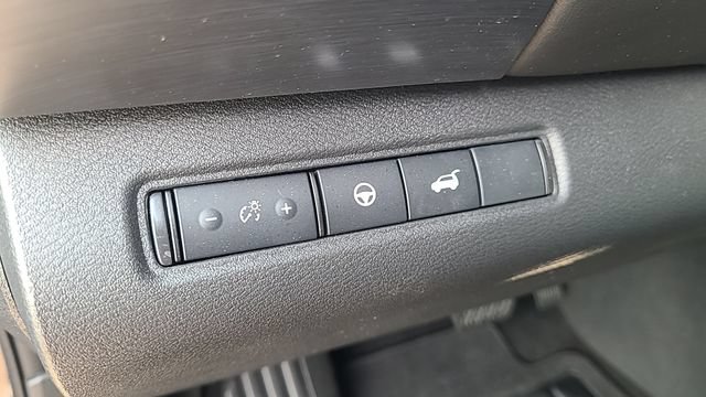 Used 2025 Nissan Pathfinder SL AWD/4WD image 13