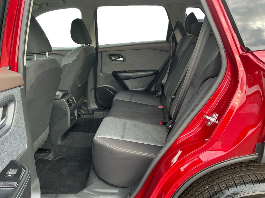 Used 2023 Nissan Rogue SV image 21