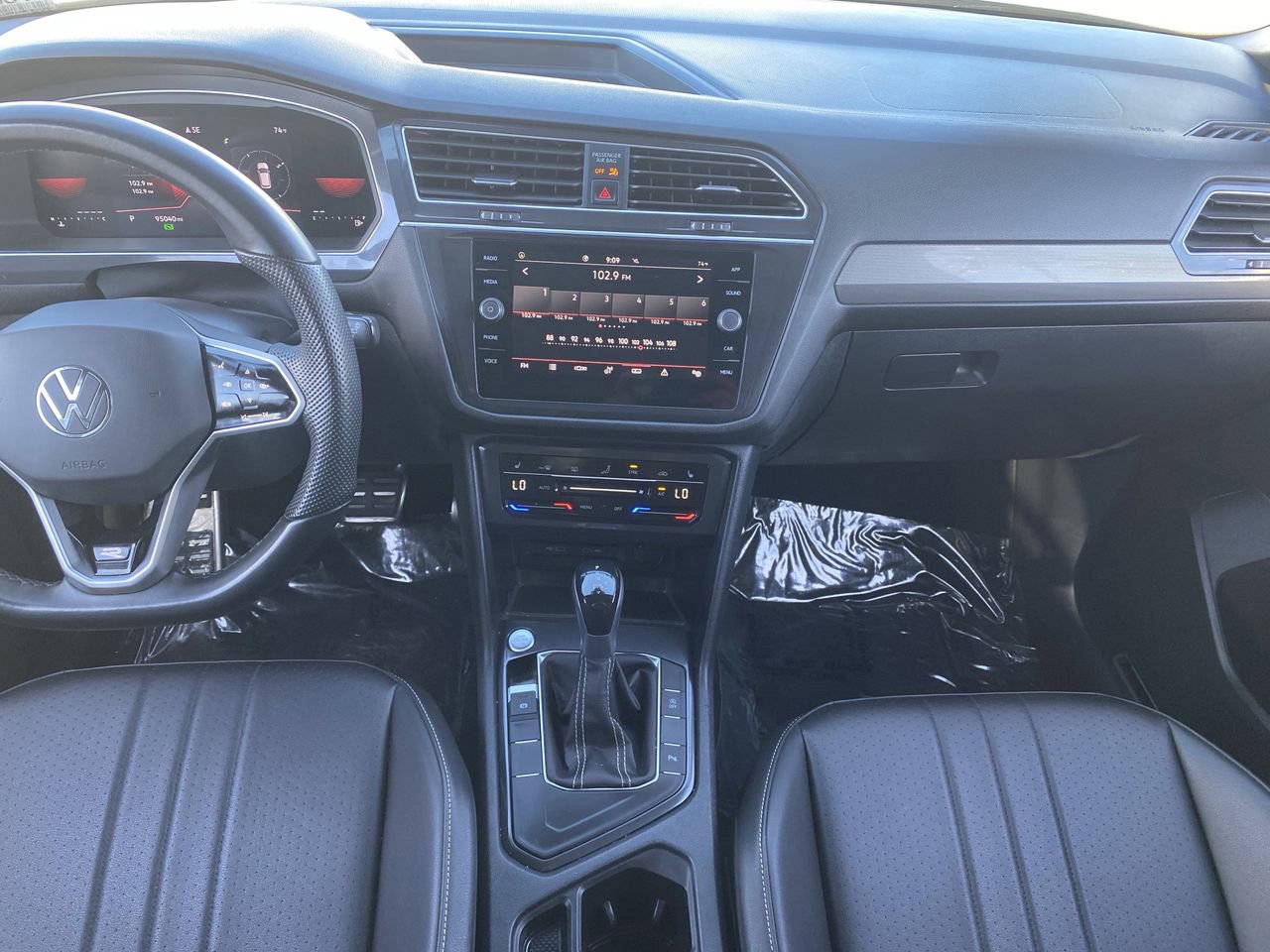 Used 2023 Volkswagen Tiguan SE R-Line image 14