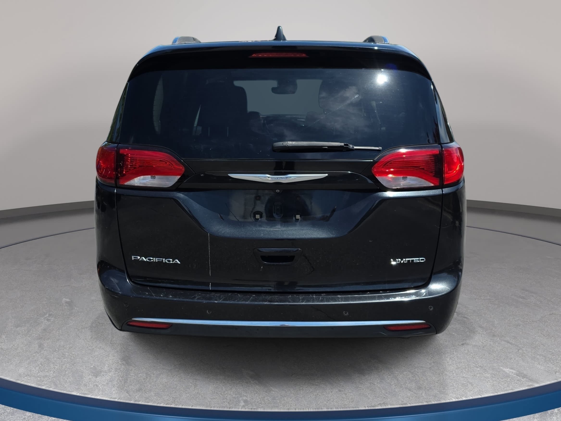 Used 2017 Chrysler Pacifica Limited FWD image 6