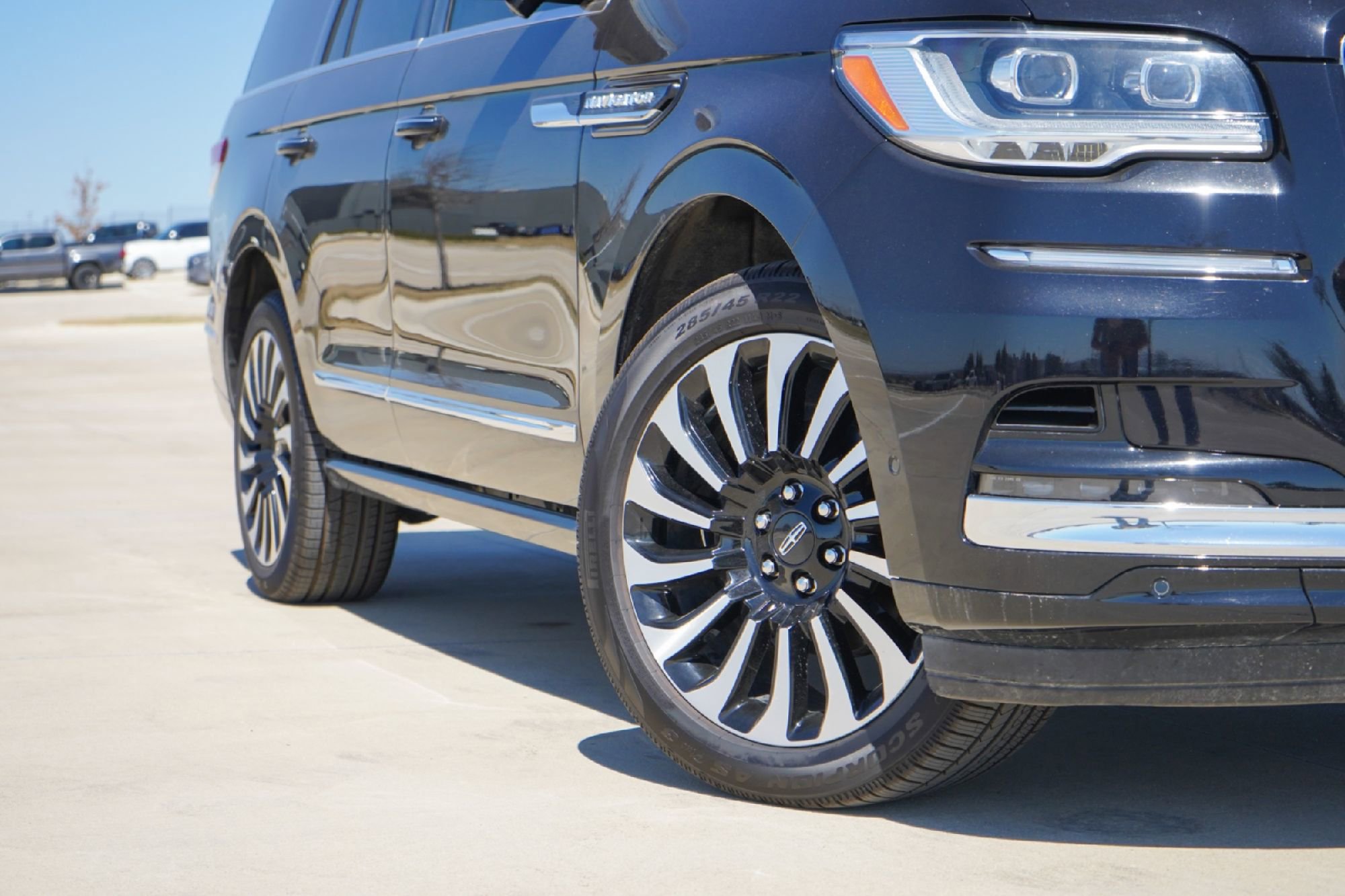Used 2024 Lincoln Navigator Black Label image 2