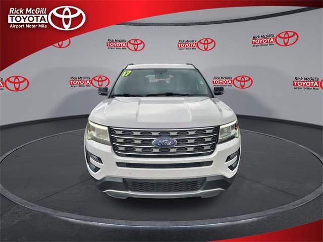 Used 2017 Ford Explorer XLT w/ Equipment Group 202A image 3