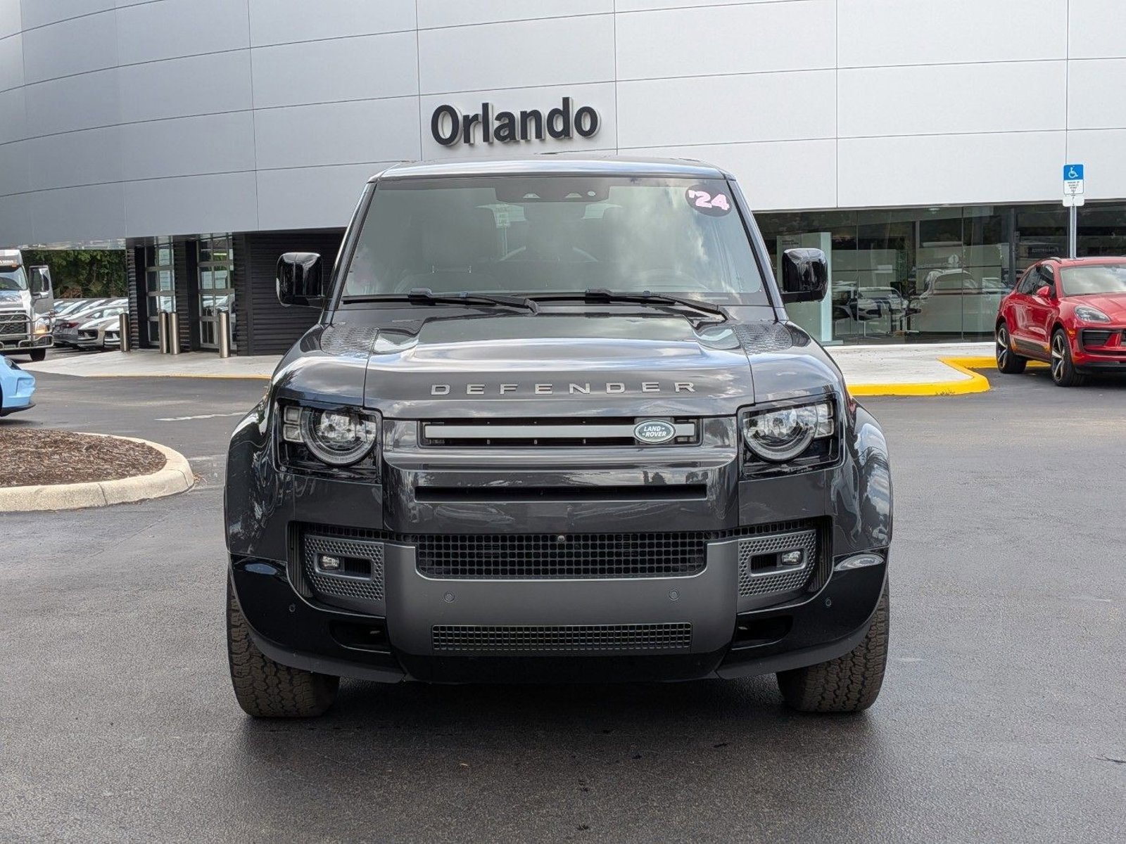 Used 2024 Land Rover Defender 90 V8 AWD/4WD image 5