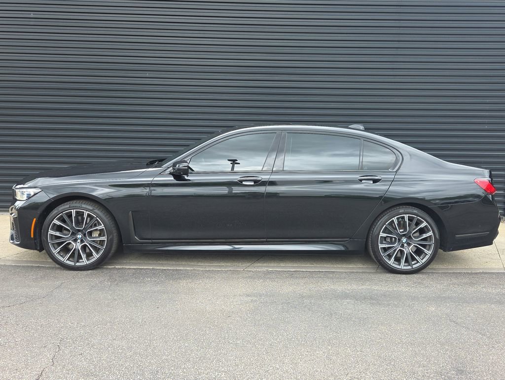 Used 2020 BMW 750i xDrive w/ Executive Package AWD/4WD image 2