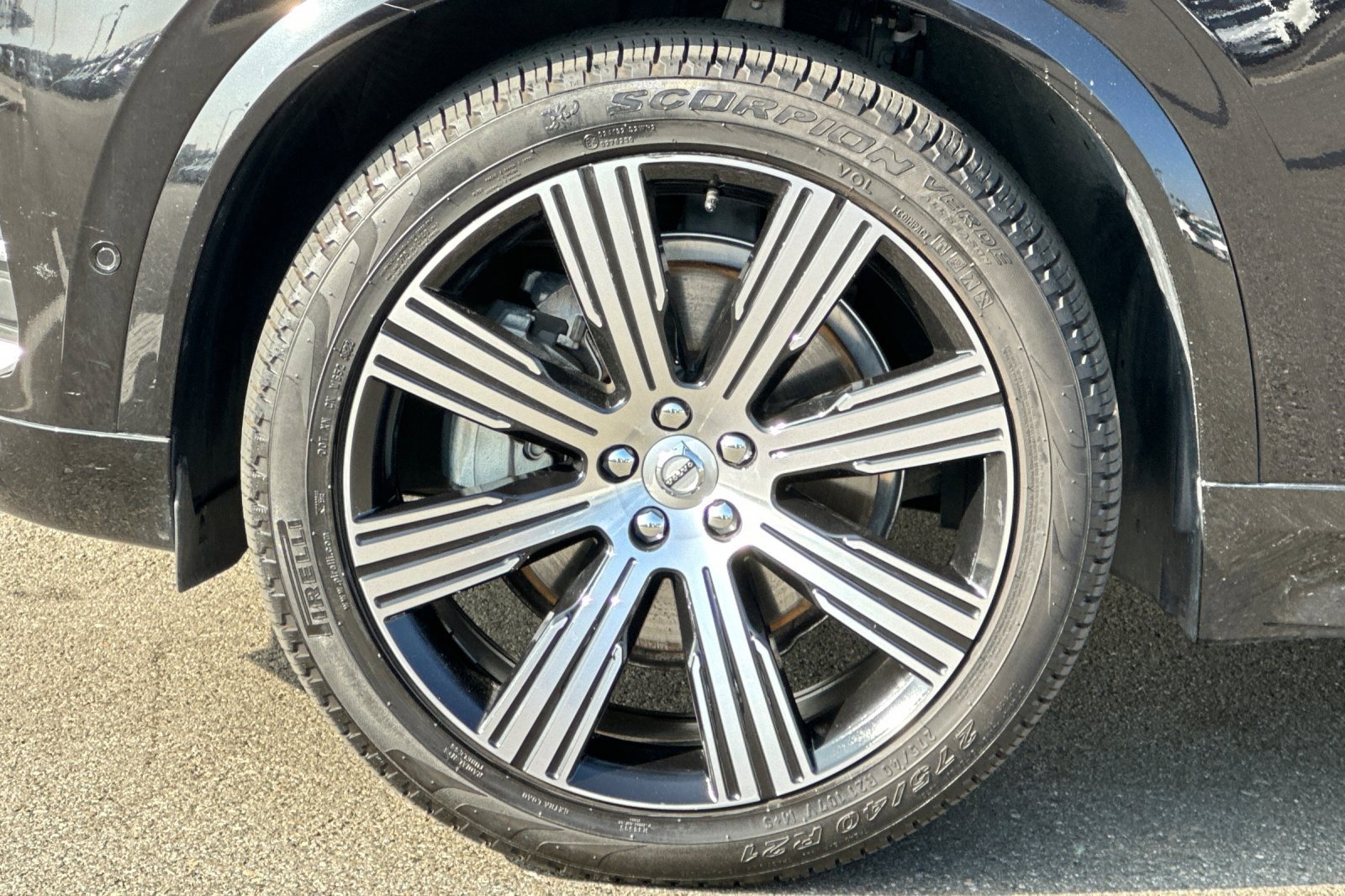 Used 2023 Volvo XC90 B6 Ultimate w/ Lounge Package image 34