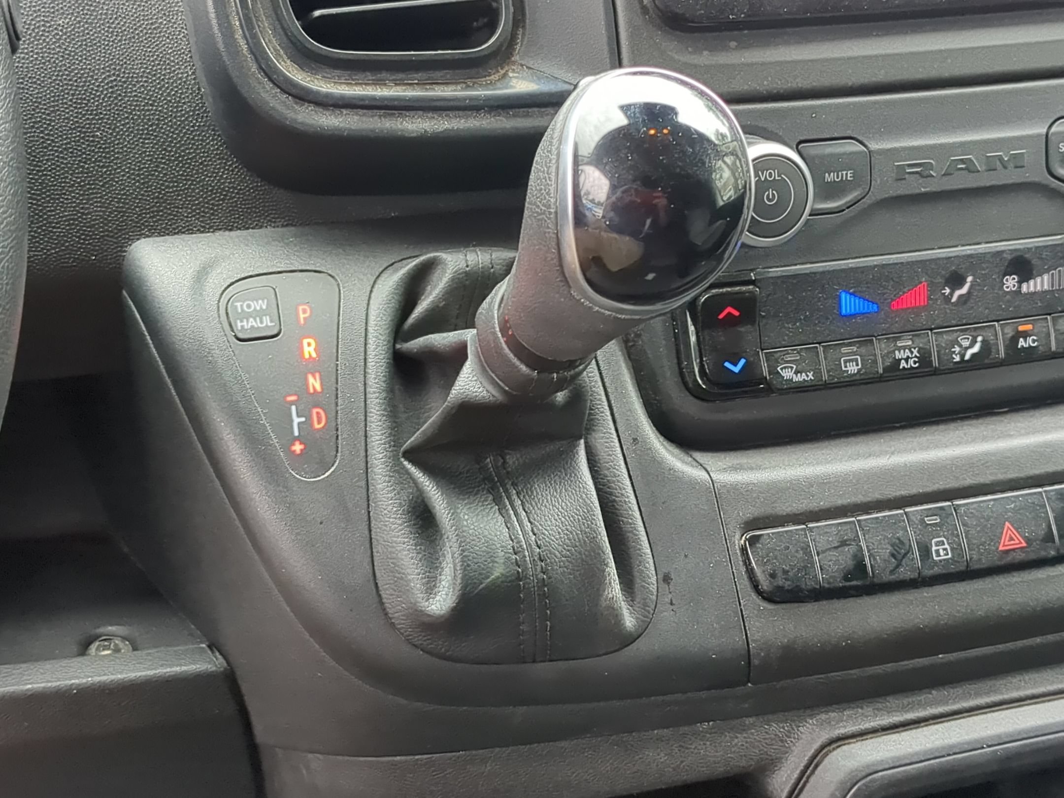 Used 2025 RAM ProMaster 2500 w/ Convenience Group FWD image 24