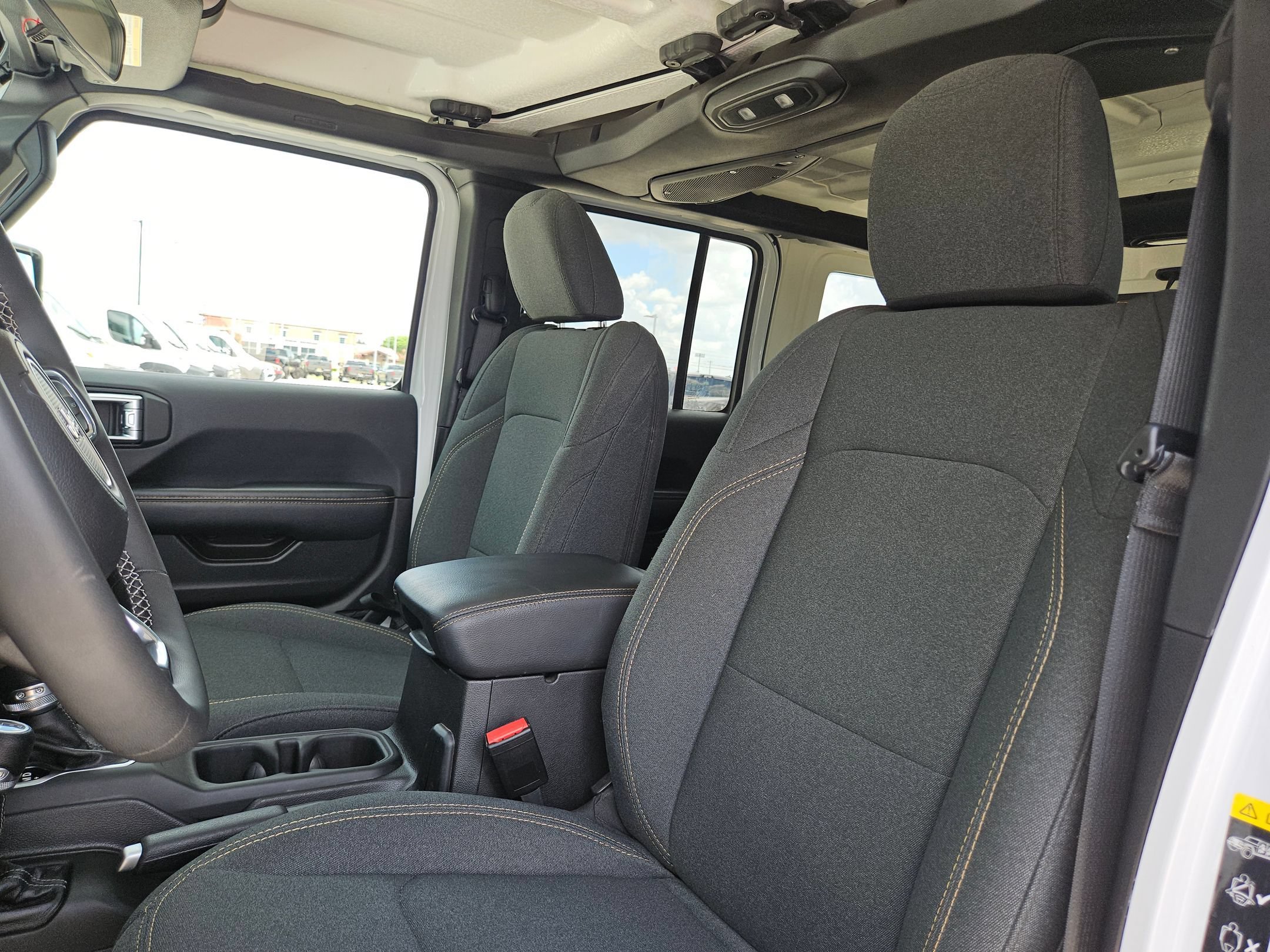 Used 2025 Jeep Wrangler Unlimited Sahara AWD/4WD image 13