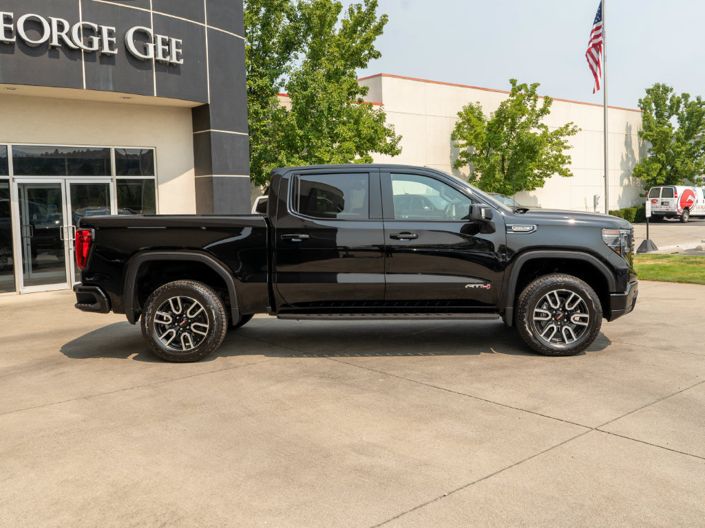 Certified 2023 GMC Sierra 1500 AT4 w/ AT4 Premium Package AWD/4WD image 9