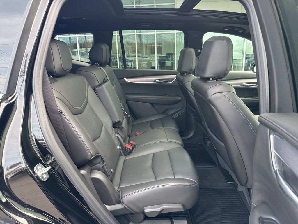 Used 2025 Cadillac XT6 Luxury image 33