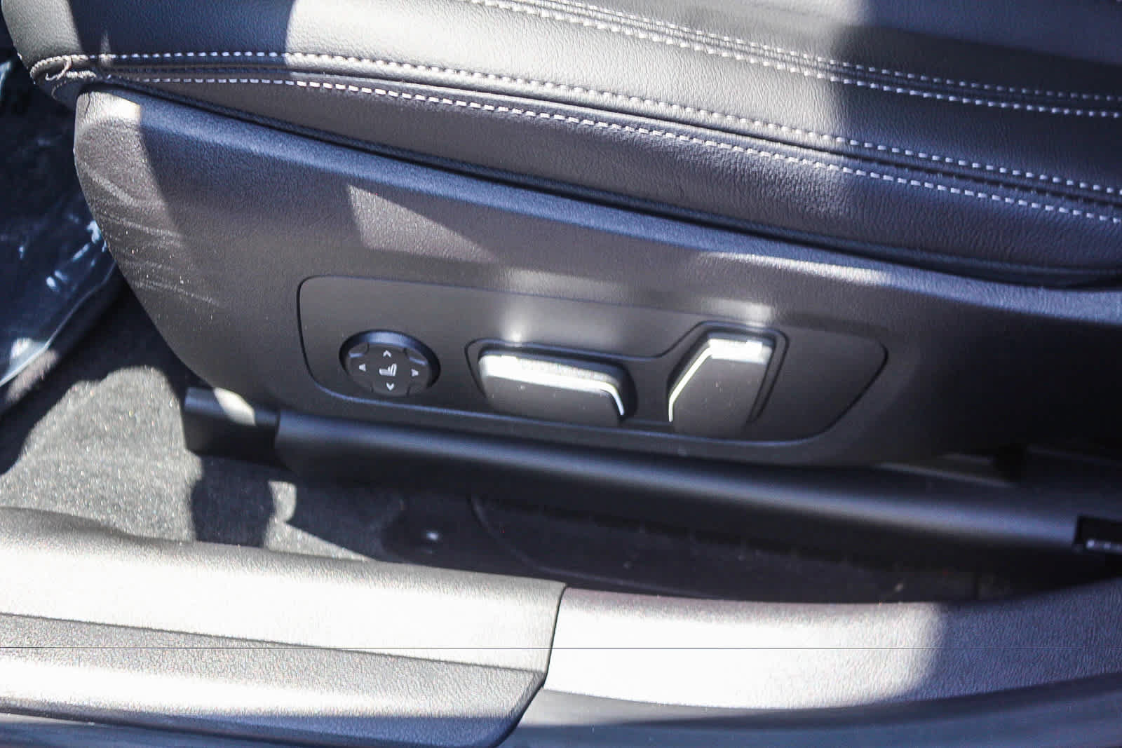 Used 2026 BMW 330i Sedan w/ M Sport Package RWD image 19