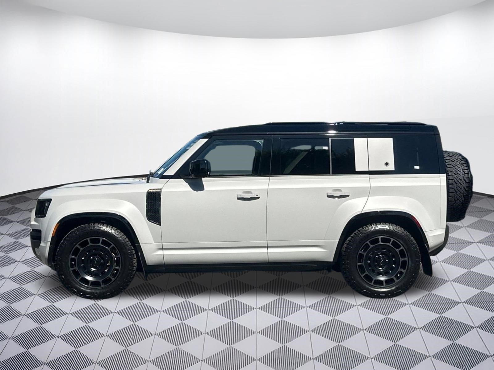 New 2026 Land Rover Defender 110 OCTA AWD/4WD image 2