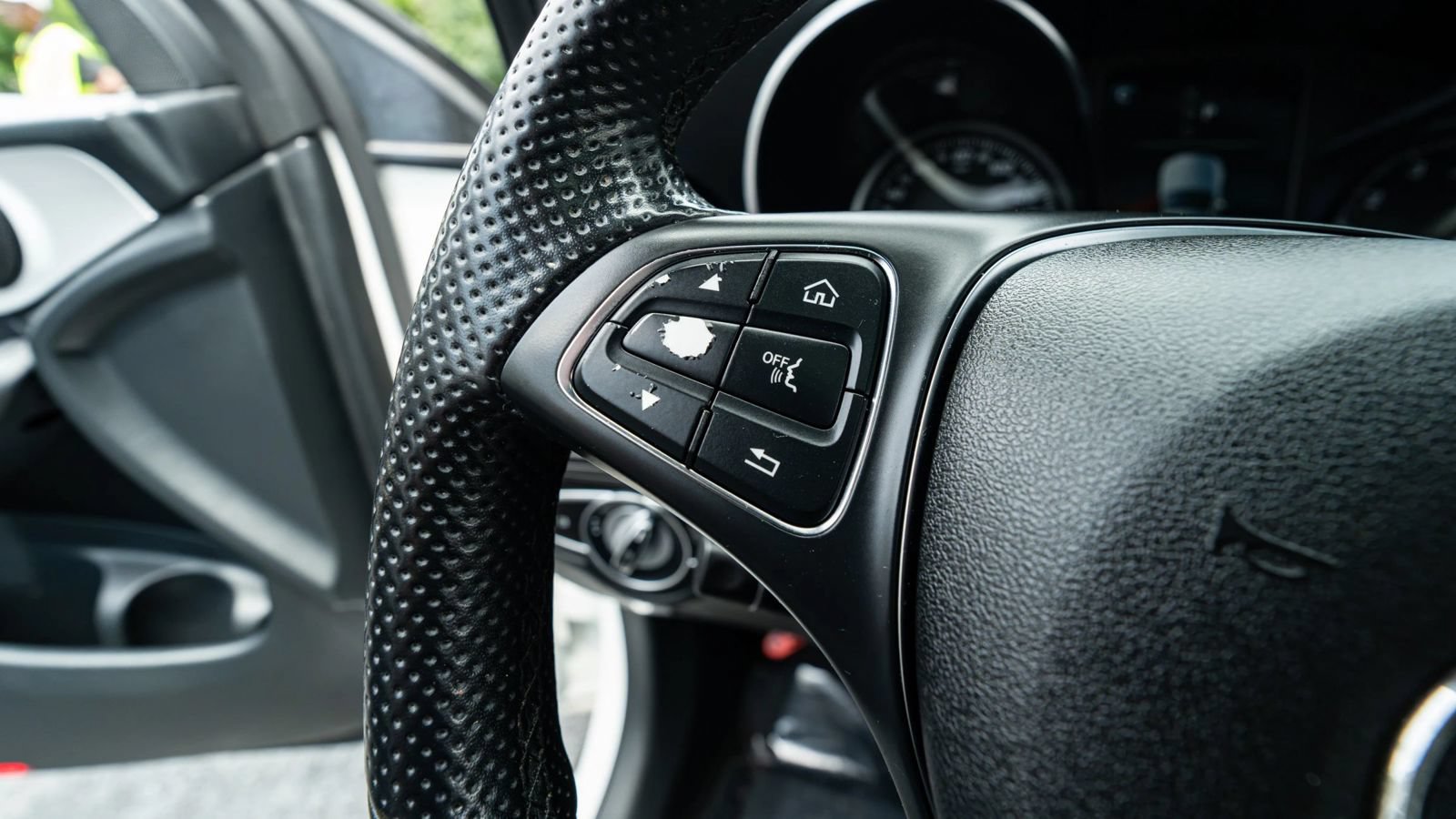 Used 2019 Mercedes-Benz GLC 300 4MATIC w/ Premium Package image 49