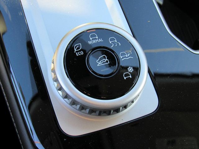 New 2025 Mitsubishi Outlander SE image 21