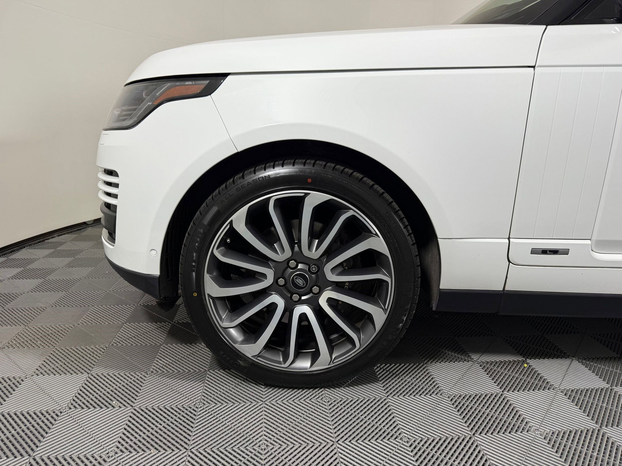 Used 2018 Land Rover Range Rover Long Wheelbase Supercharged image 11