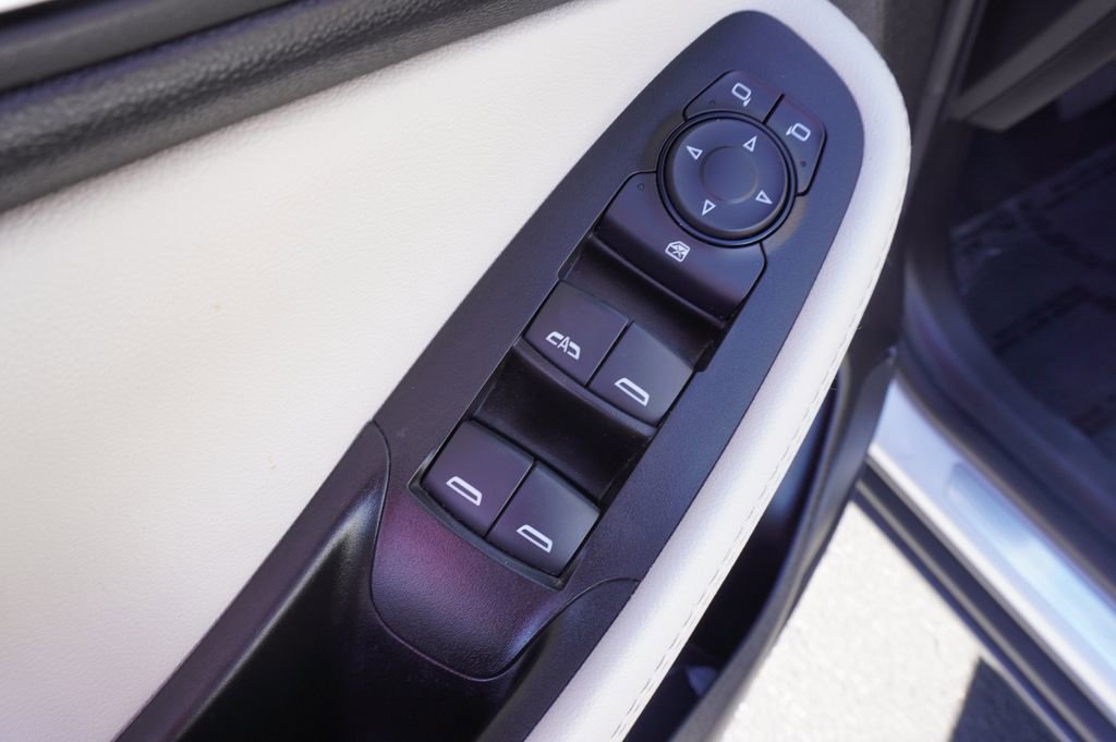 Certified 2021 Buick Encore GX Essence w/ Advanced Technology Package image 16