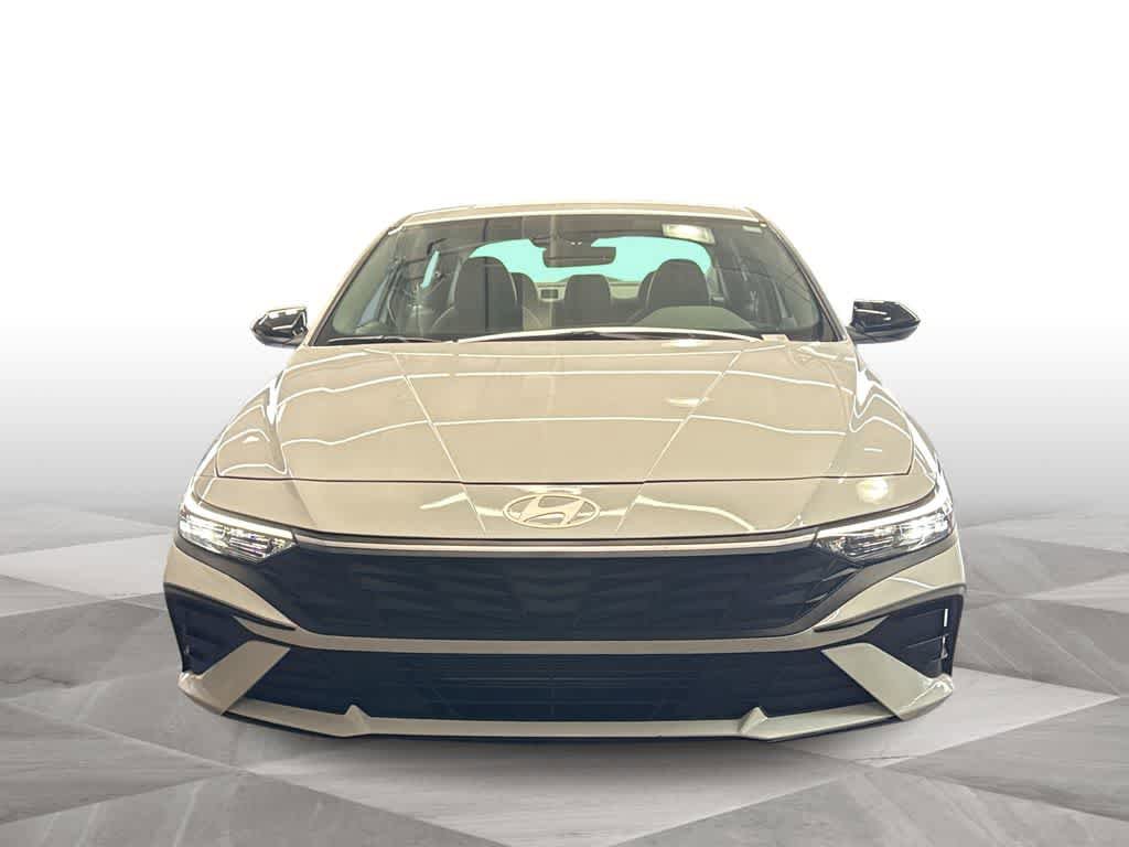 Used 2025 Hyundai Elantra Sport FWD image 3