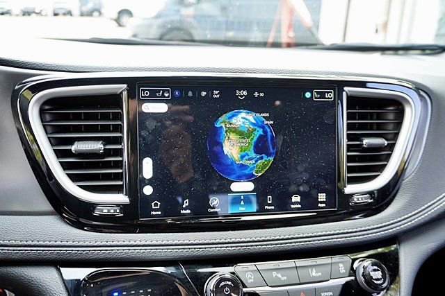 New 2026 Chrysler Pacifica Select AWD/4WD image 31