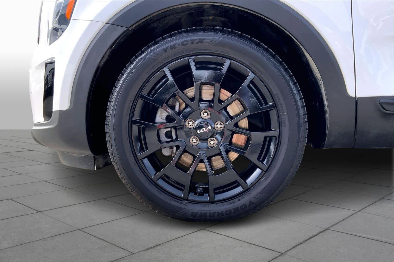 Used 2022 Kia Telluride SX w/ SX Prestige Package image 11