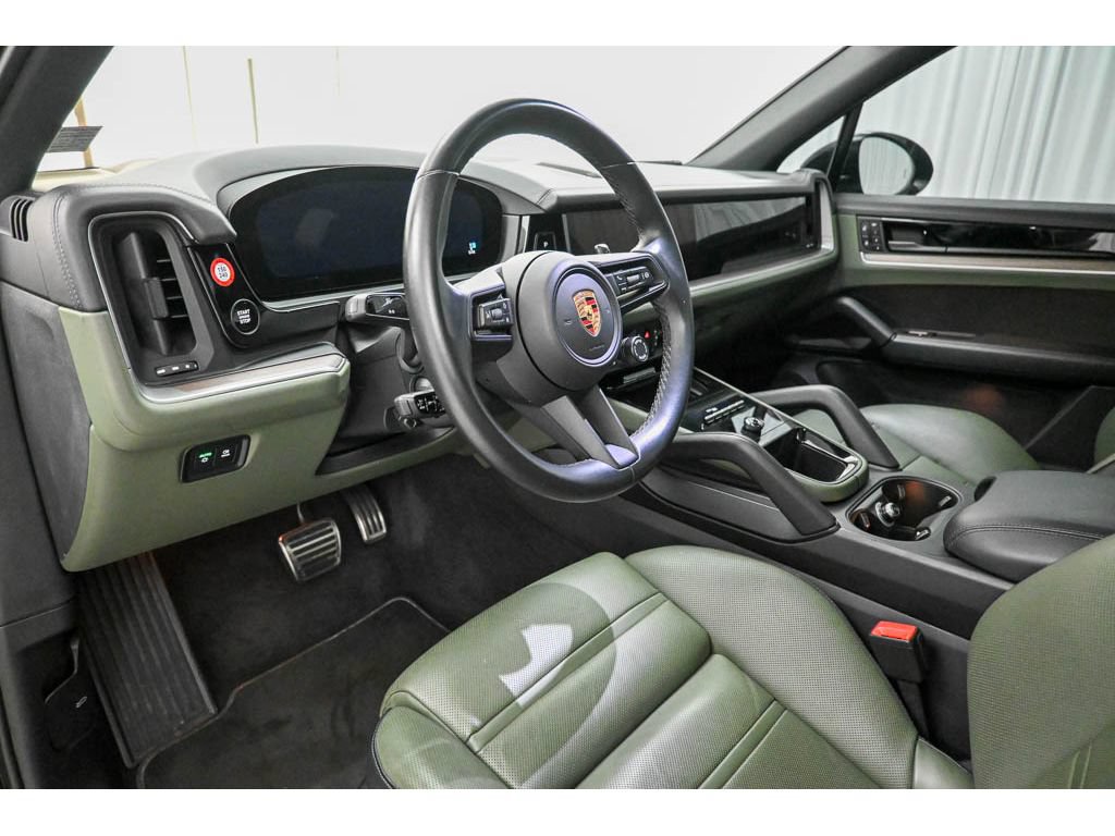 Used 2024 Porsche Cayenne S AWD/4WD image 11