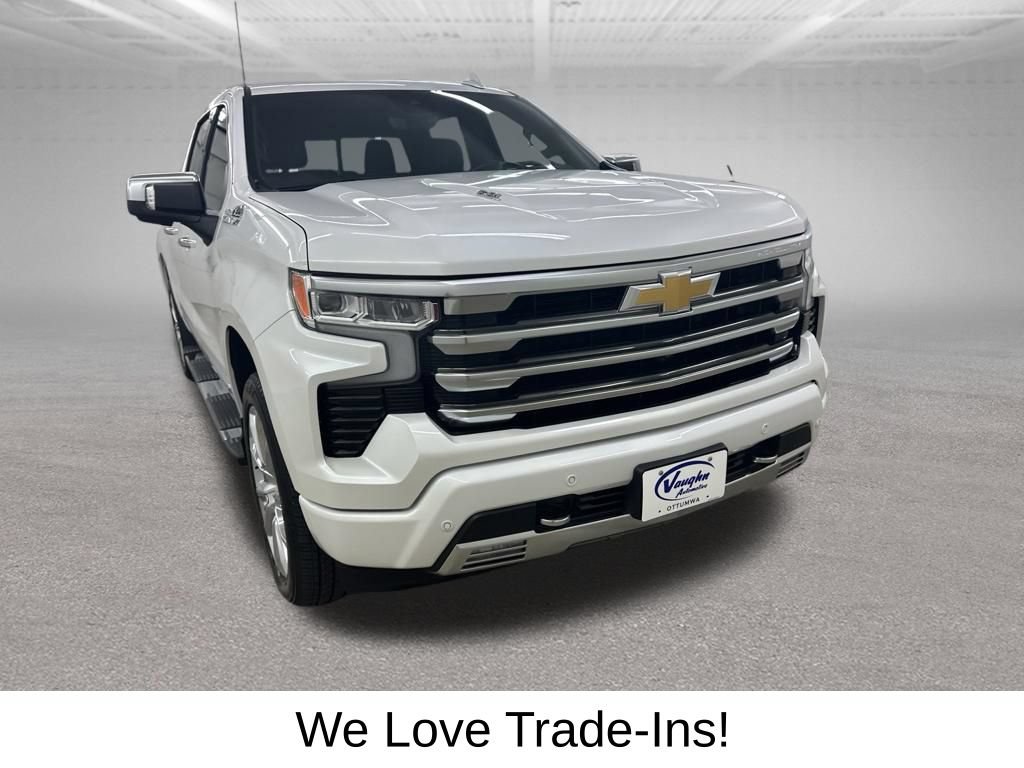 Used 2024 Chevrolet Silverado 1500 High Country w/ Technology Package AWD/4WD image 3