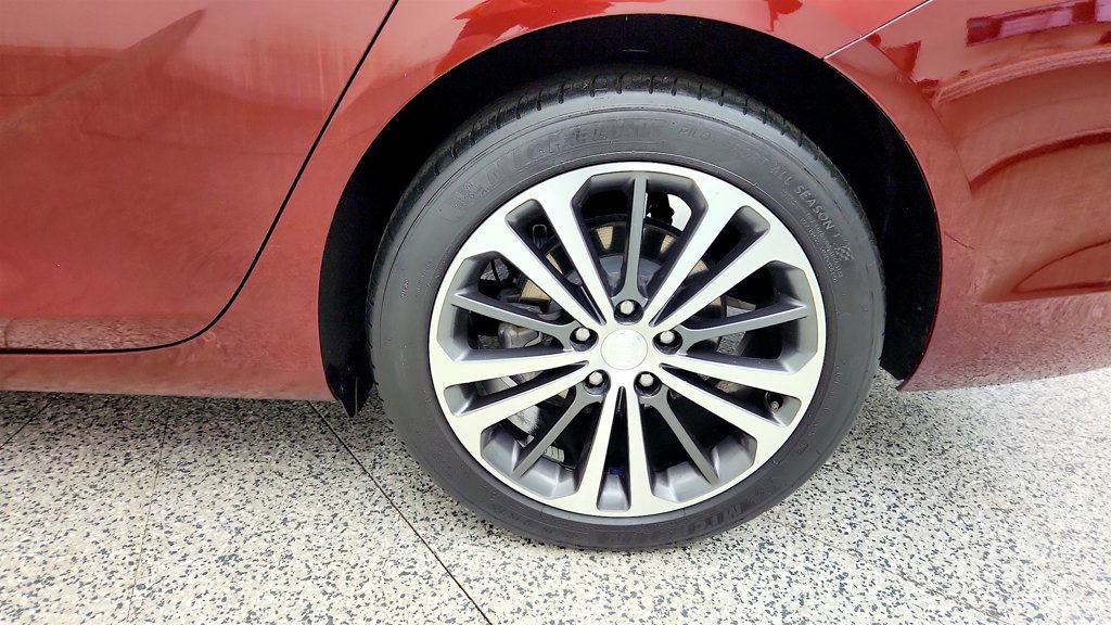 Used 2018 Buick Regal Essence w/ Driver Confidence Package #1 FWD image 9