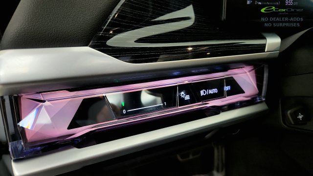 Used 2025 BMW 740i RWD image 51