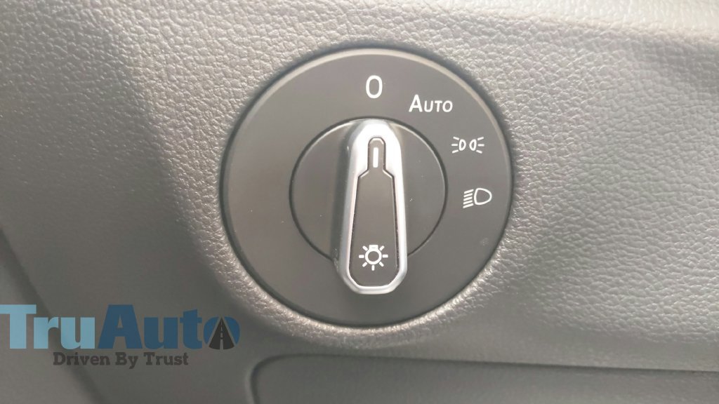 Used 2023 Volkswagen Jetta SE FWD image 31