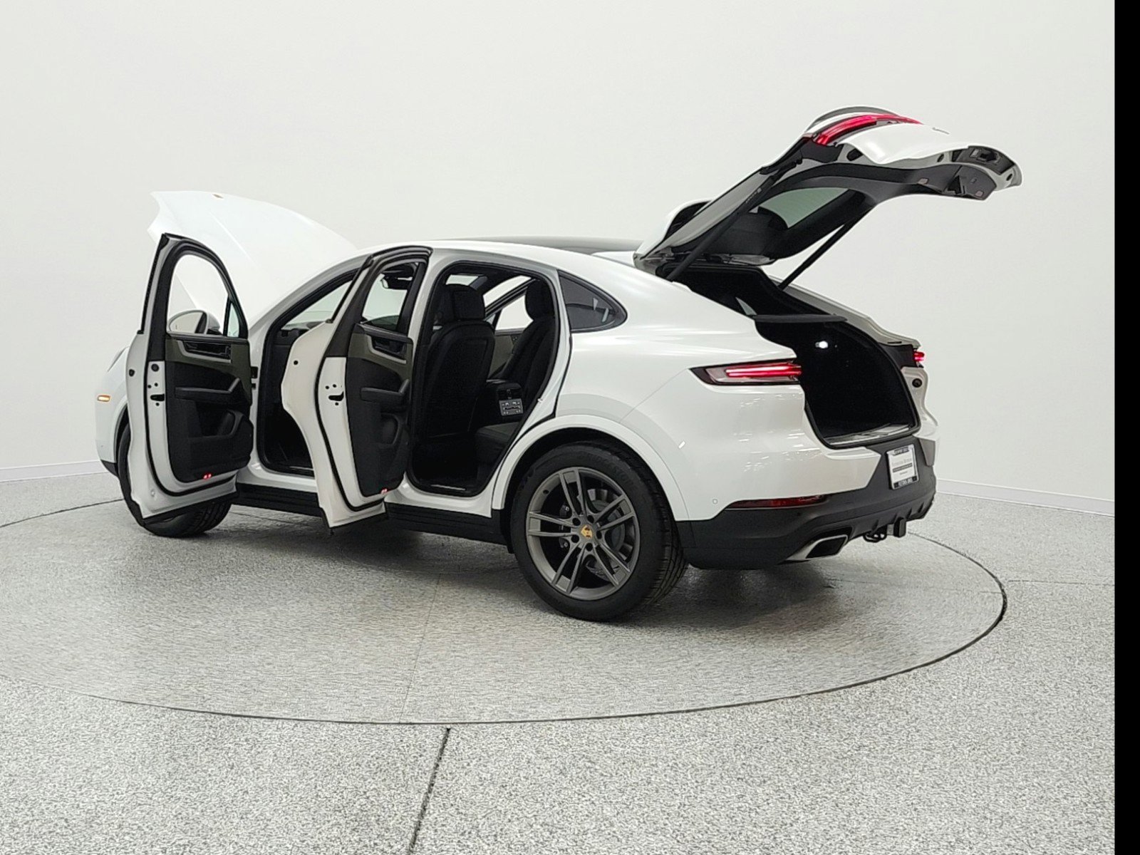 Used 2024 Porsche Cayenne Coupe image 12