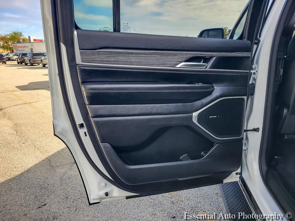 Certified 2024 Jeep Wagoneer Series II w/ Flexible Seating Group RWD image 25