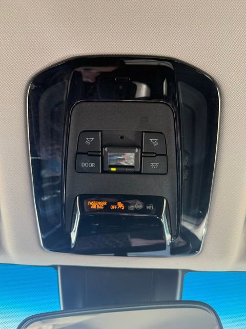 Certified 2022 Toyota Venza LE image 31