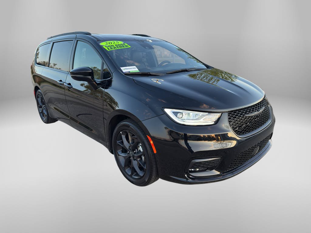 Used 2025 Chrysler Pacifica Limited FWD image 6