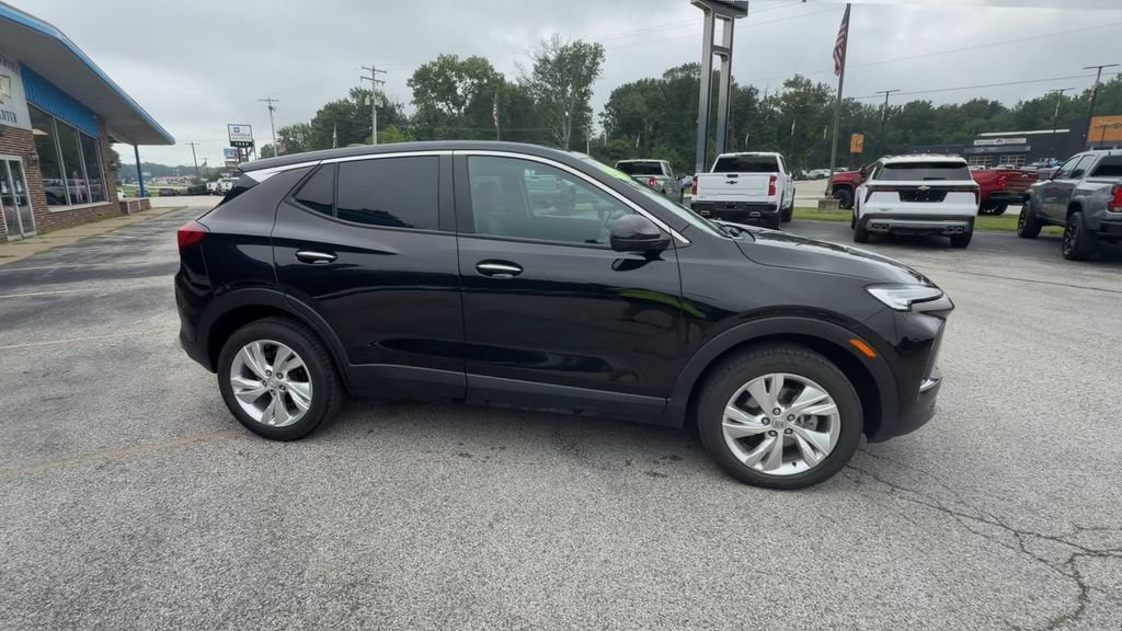 Used 2025 Buick Encore GX Preferred AWD/4WD image 9