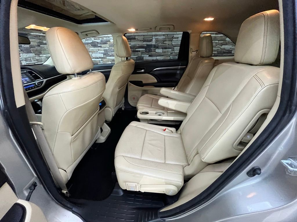Used 2015 Toyota Highlander Limited AWD/4WD image 34