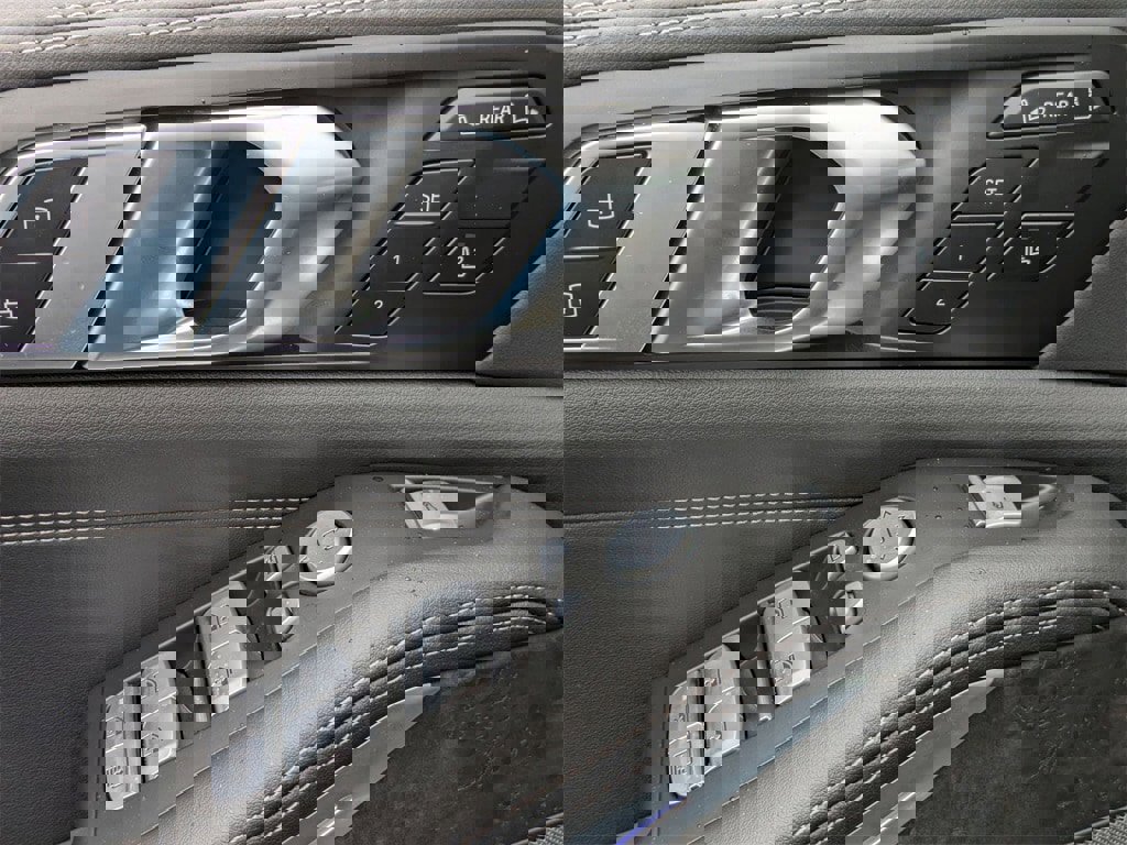 New 2025 BMW X7 xDrive40i w/ Premium Package image 11