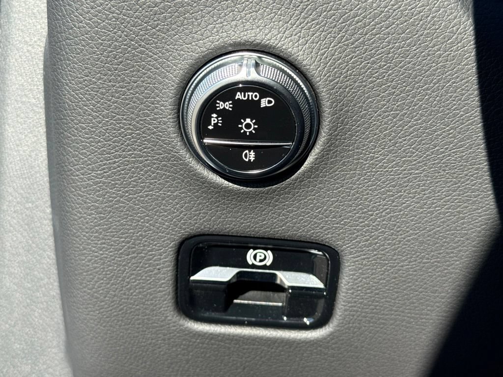 Used 2023 Mercedes-Benz GLC 300 image 23