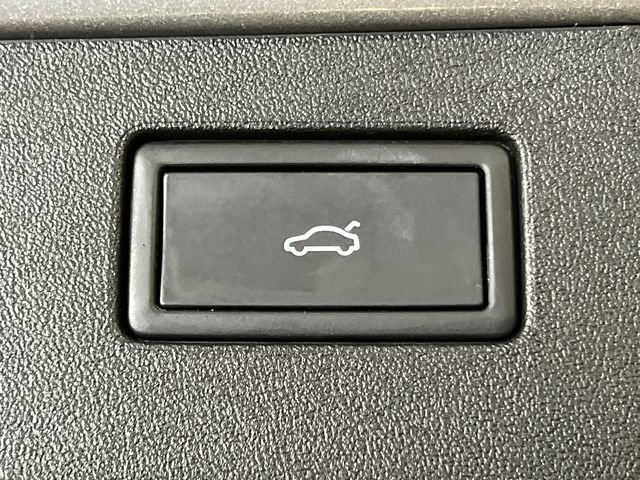 Certified 2025 Volkswagen Tiguan SE FWD image 6
