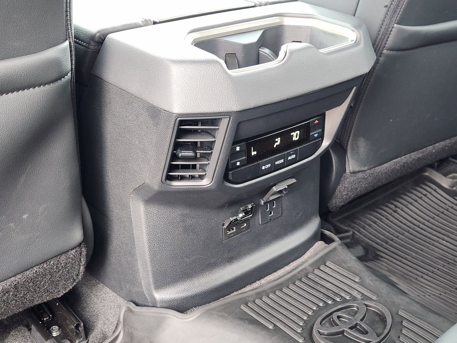 Used 2023 Toyota Sequoia Limited image 35