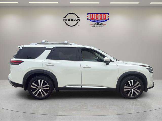 Used 2023 Nissan Pathfinder Platinum w/ Cargo Package AWD/4WD image 2