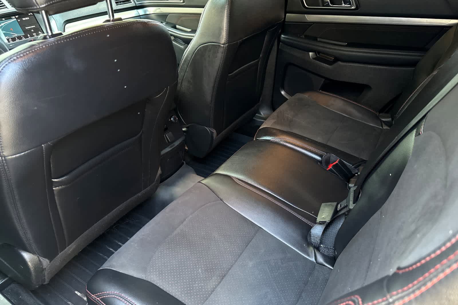 Used 2018 Ford Explorer XLT w/ Equipment Group 202A image 13