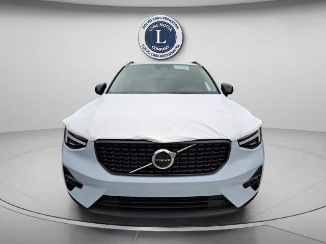 New 2026 Volvo XC40 B5 Plus w/ Protection Package Premier AWD/4WD image 4