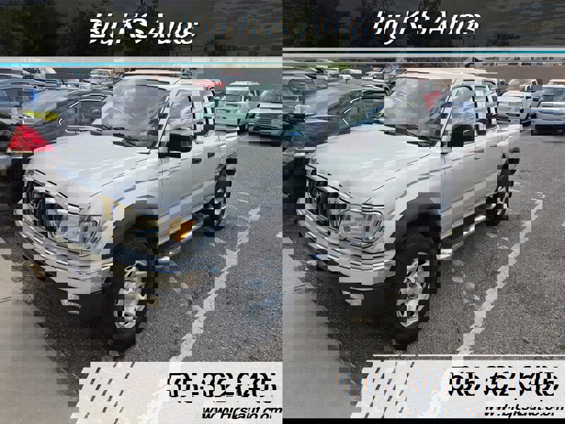 Used 2004 Toyota Tacoma PreRunner image 3