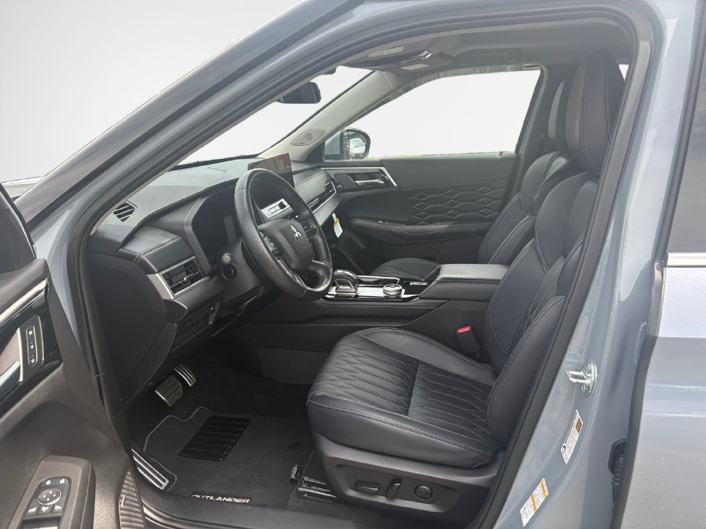 Used 2025 Mitsubishi Outlander SEL AWD/4WD image 12